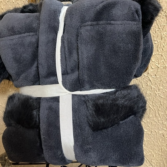 PB Teen Robe - Picture 4 of 5